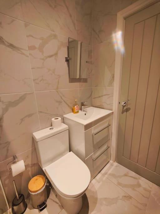 Sloane Modern 2 Bedroom Seafront Apartment Blackpool Eksteriør bilde