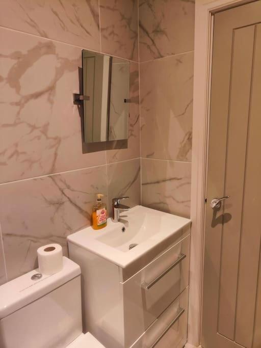Sloane Modern 2 Bedroom Seafront Apartment Blackpool Eksteriør bilde