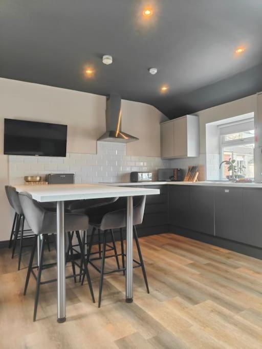 Sloane Modern 2 Bedroom Seafront Apartment Blackpool Eksteriør bilde